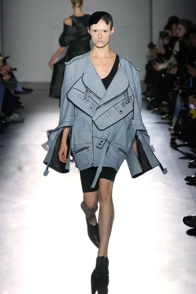 Look 17